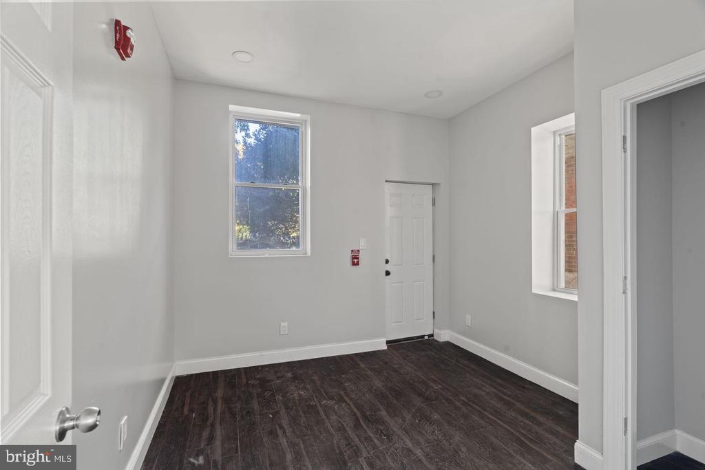 5237 CHESTER AVENUE Unit: 5