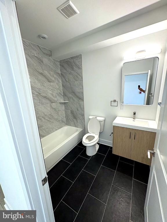 2524 CECIL B MOORE AVENUE Unit: 1