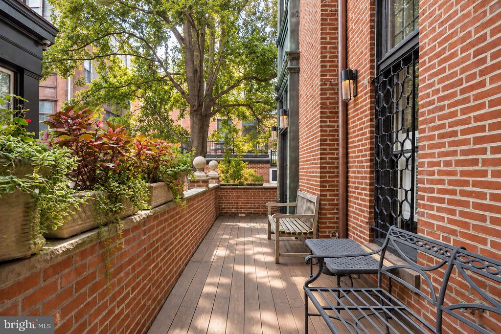 2015 DELANCEY PLACE