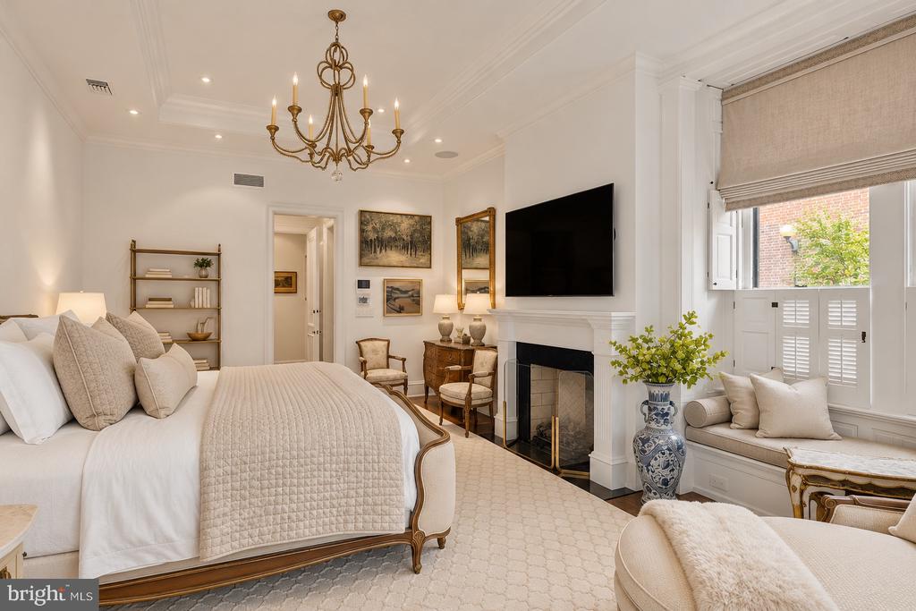 2015 DELANCEY PLACE