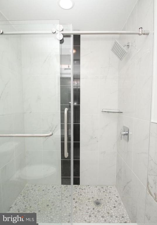 2560 FRANKFORD AVENUE Unit: 3F