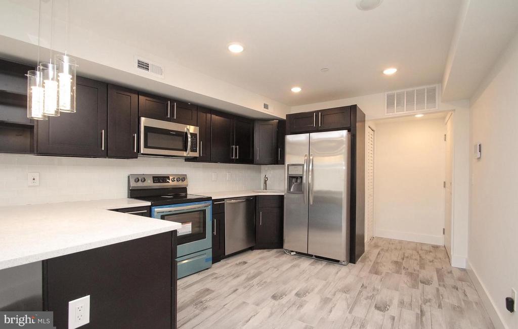 2560 FRANKFORD AVENUE Unit: 3F