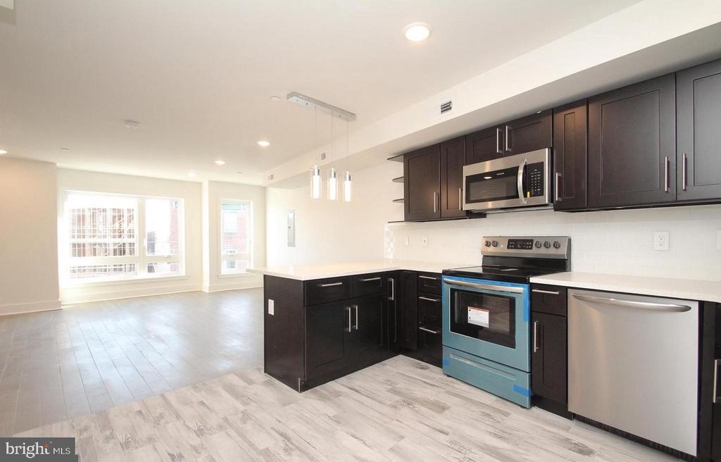 2560 FRANKFORD AVENUE Unit: 3F