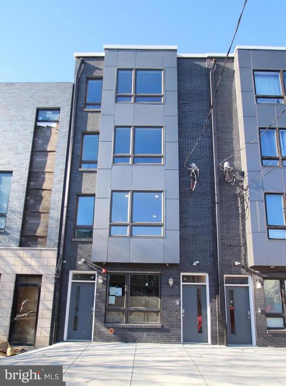 2560 FRANKFORD AVENUE Unit: 3F