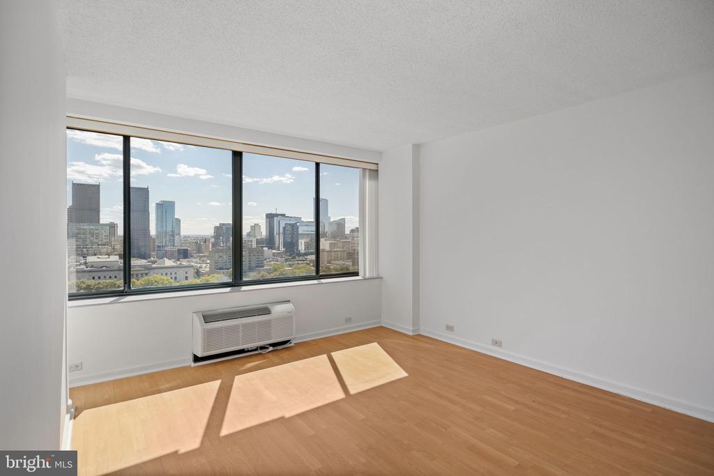 2001 HAMILTON STREET Unit: 2004