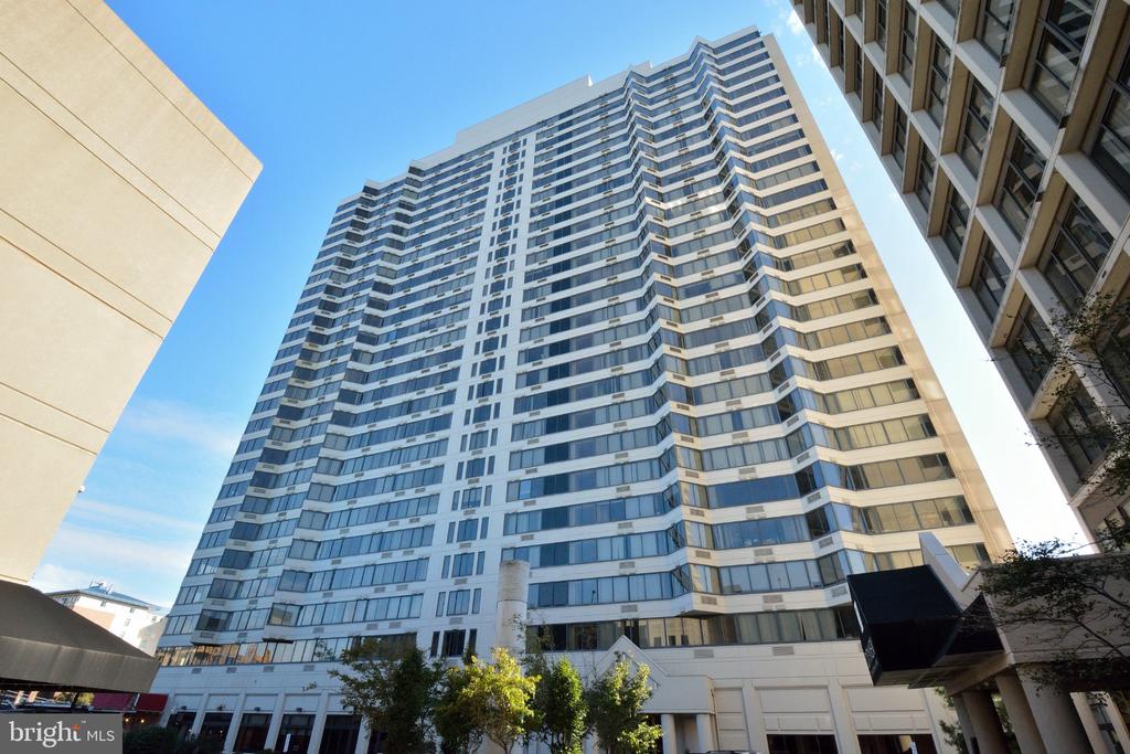 2001 HAMILTON STREET Unit: 2004
