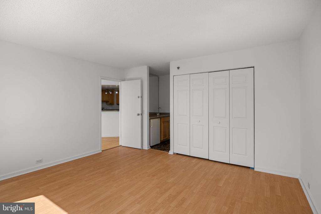 2001 HAMILTON STREET Unit: 2004
