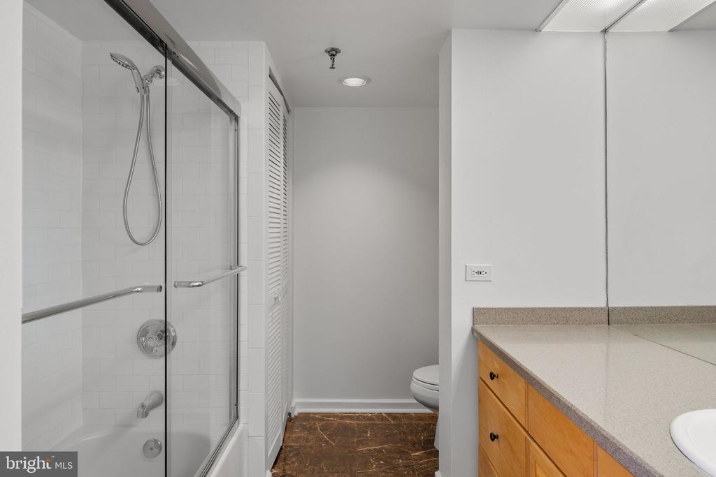 2001 HAMILTON STREET Unit: 2004