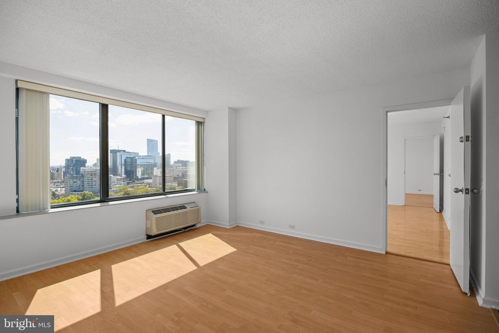 2001 HAMILTON STREET Unit: 2004