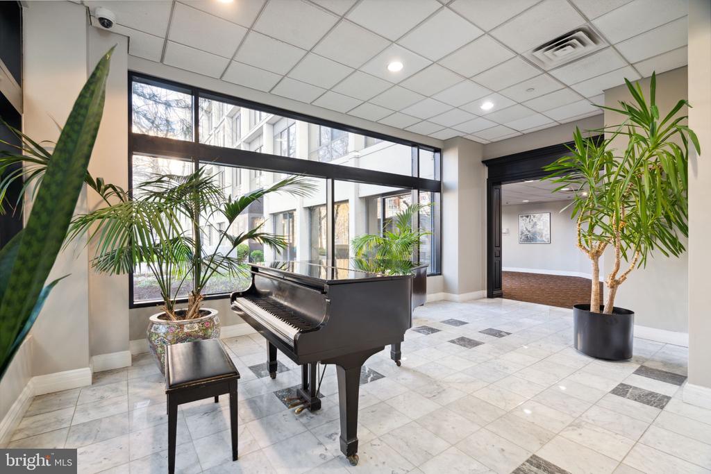 2001 HAMILTON STREET Unit: 2004