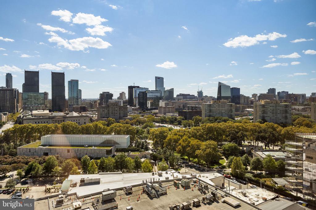 2001 HAMILTON STREET Unit: 2004