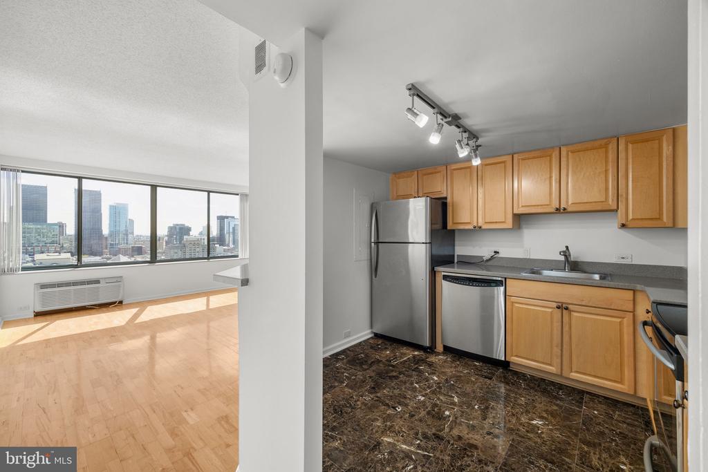 2001 HAMILTON STREET Unit: 2004