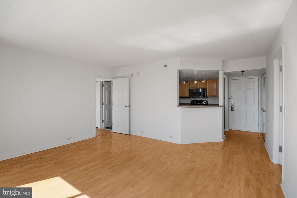2001 HAMILTON STREET Unit: 2004