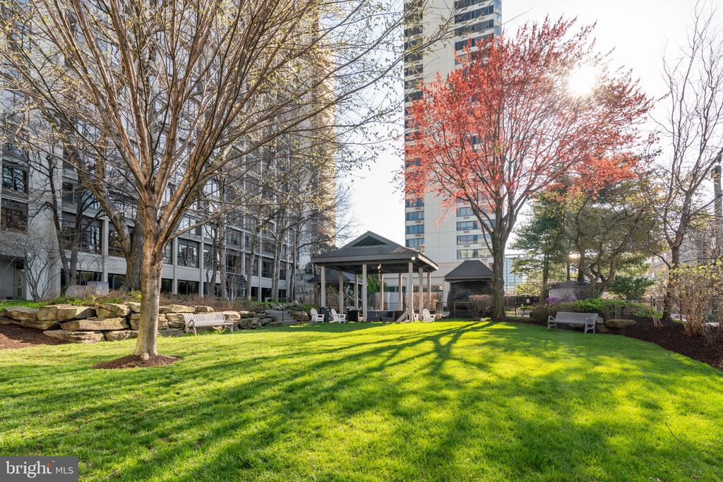2001 HAMILTON STREET Unit: 2004