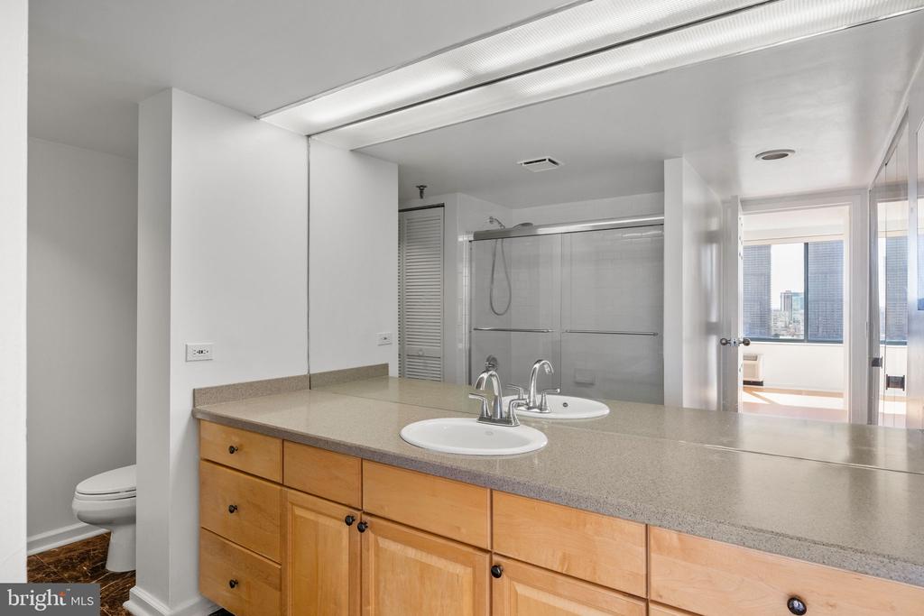 2001 HAMILTON STREET Unit: 2004