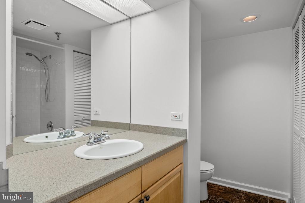 2001 HAMILTON STREET Unit: 2004