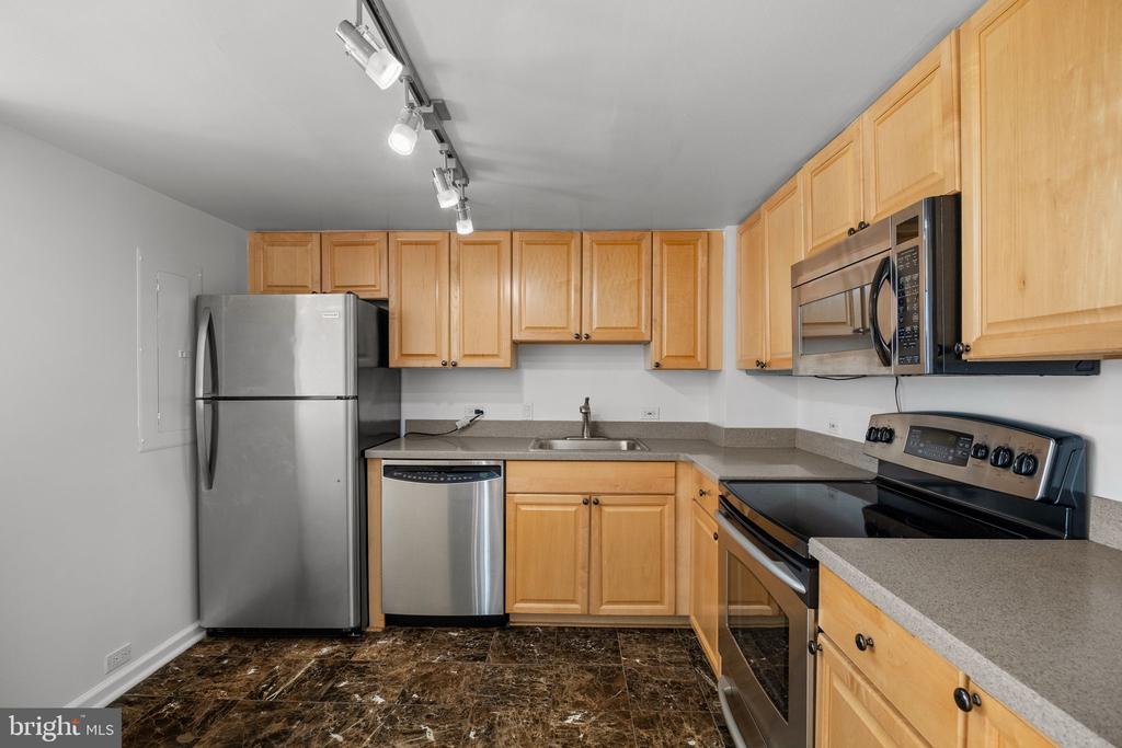 2001 HAMILTON STREET Unit: 2004