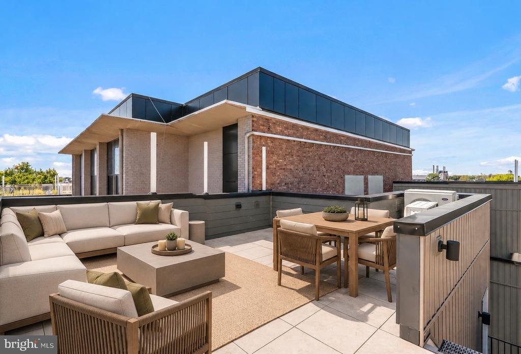 722 S 17TH STREET