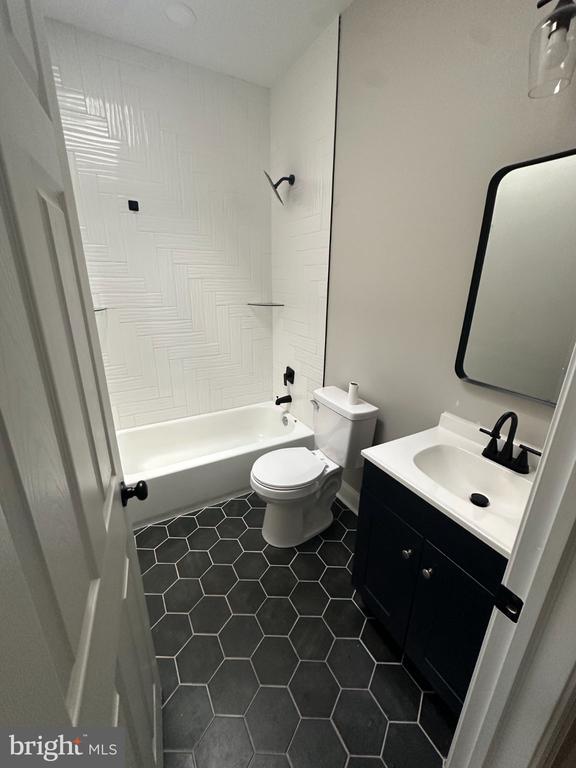 6136 SANSOM STREET Unit: 2
