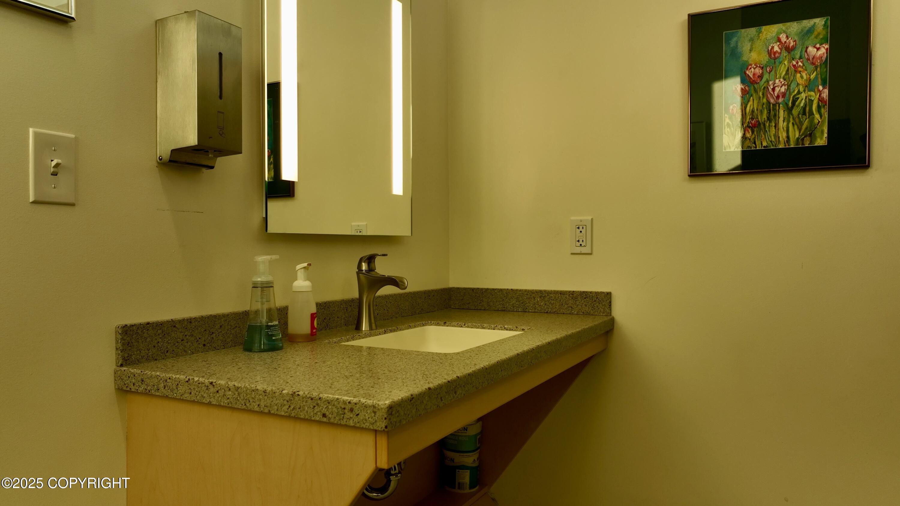 210 W Fairview Avenue, Homer