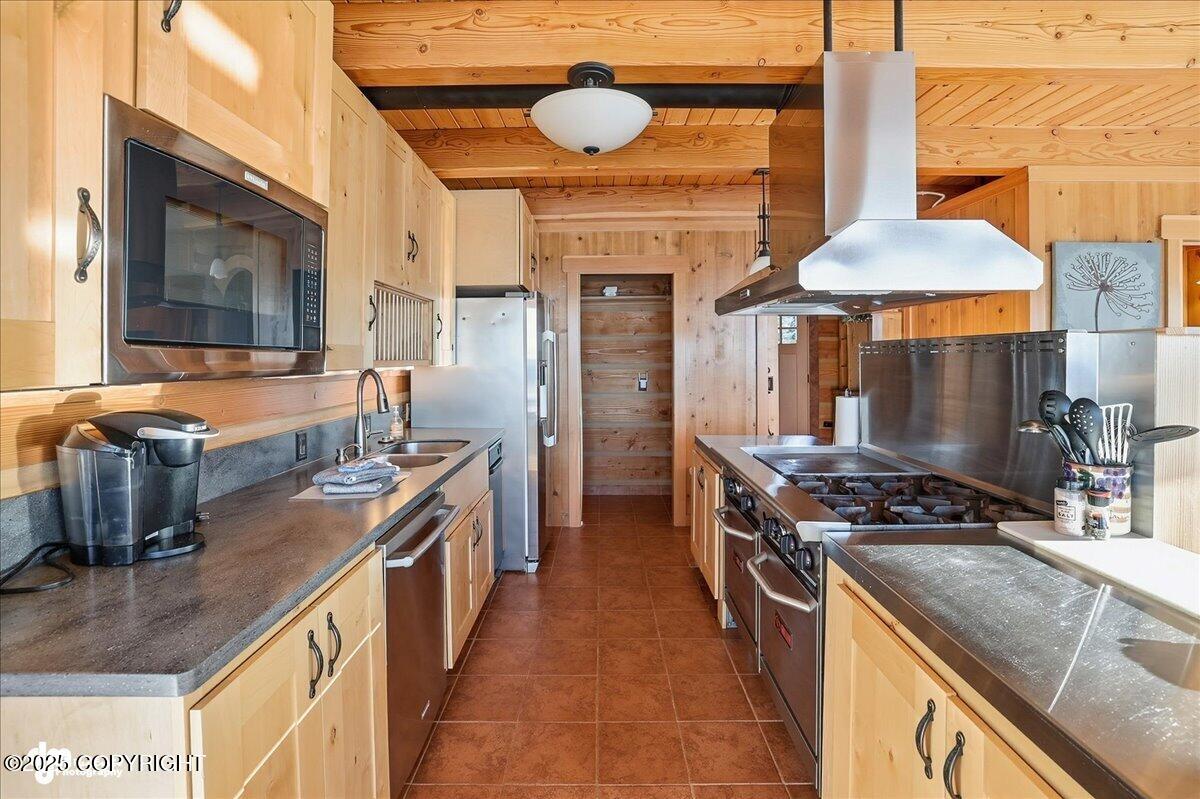 34143 HMS Resolution Road