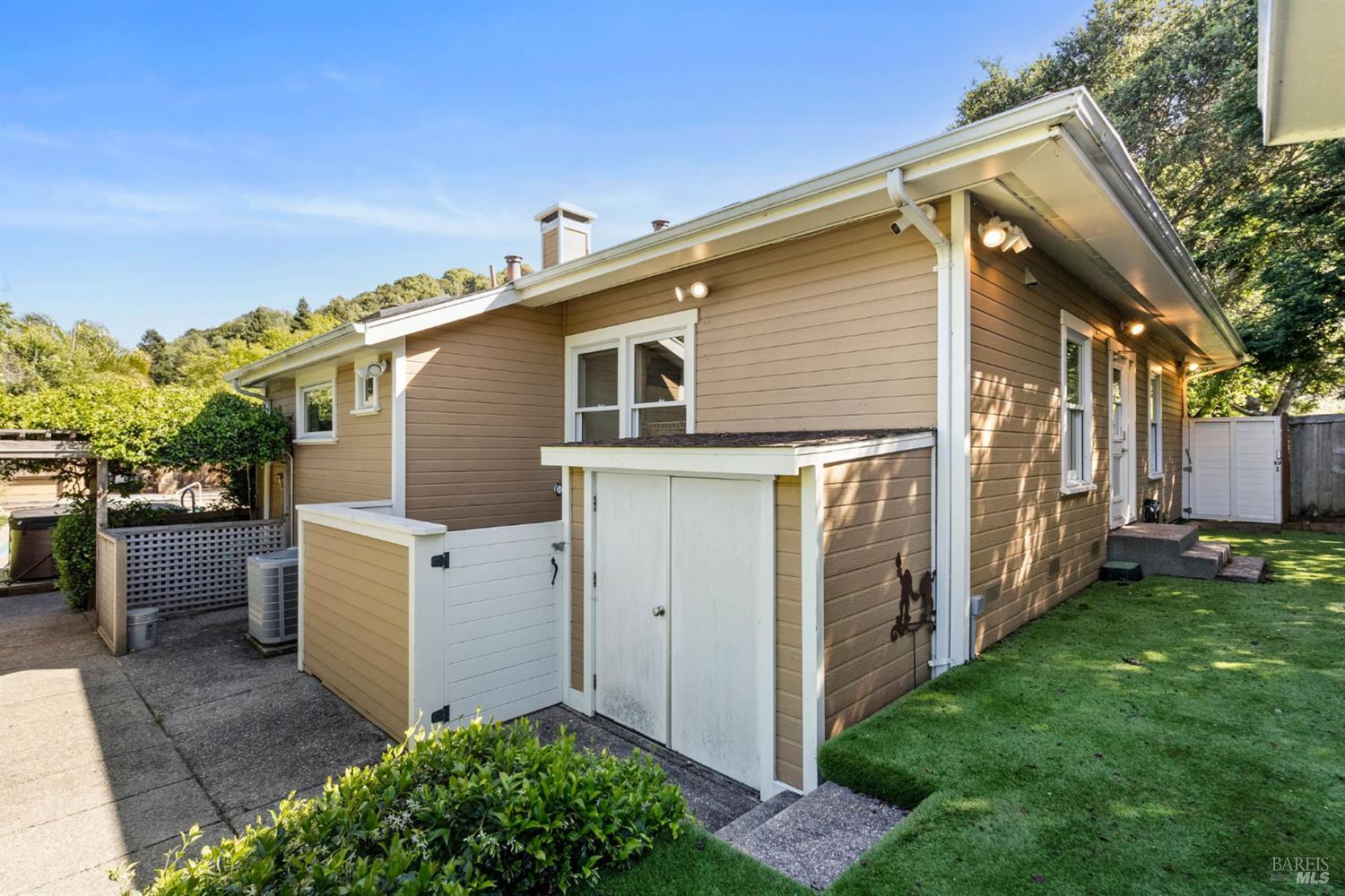 1 Golden Lily Place