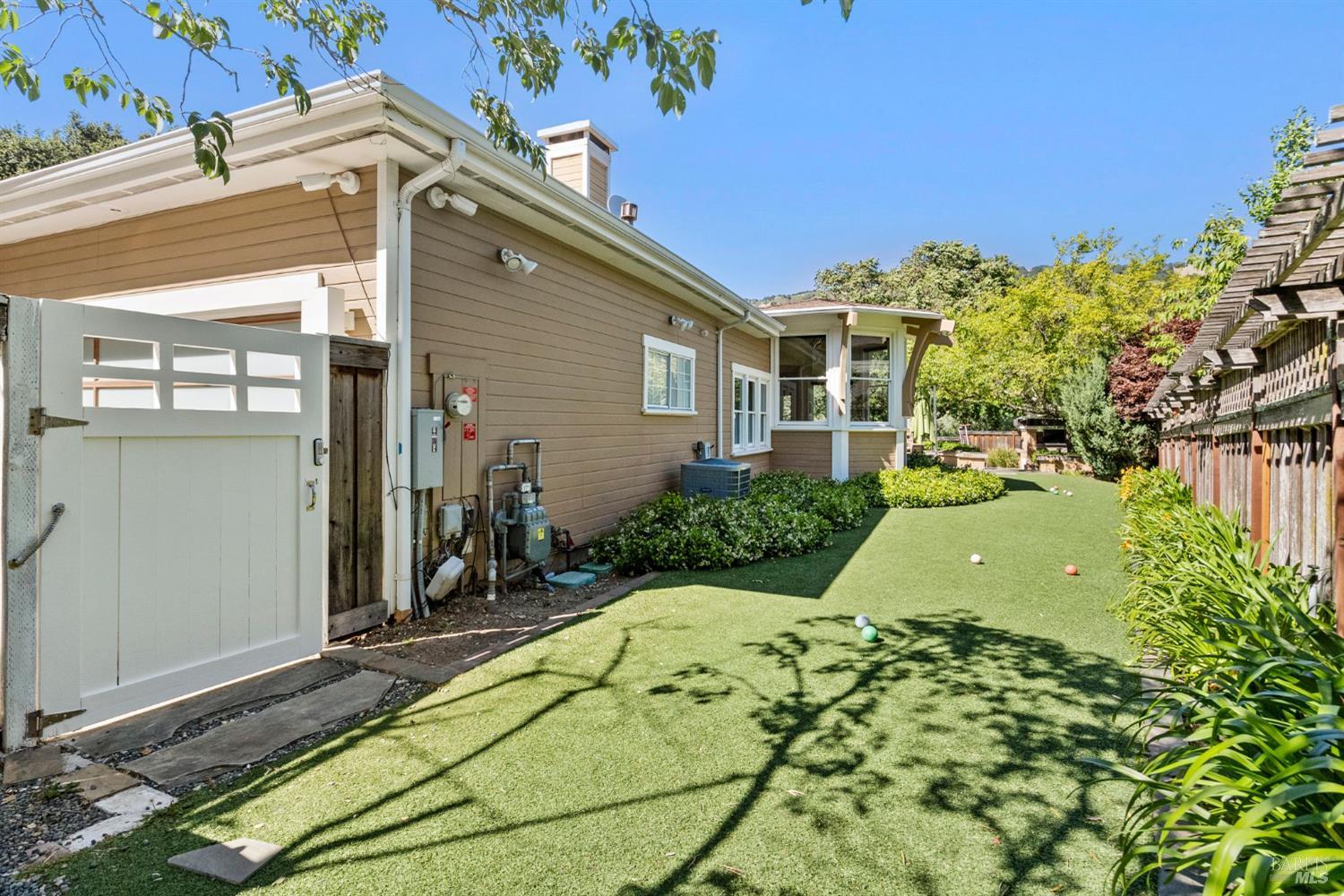 1 Golden Lily Place