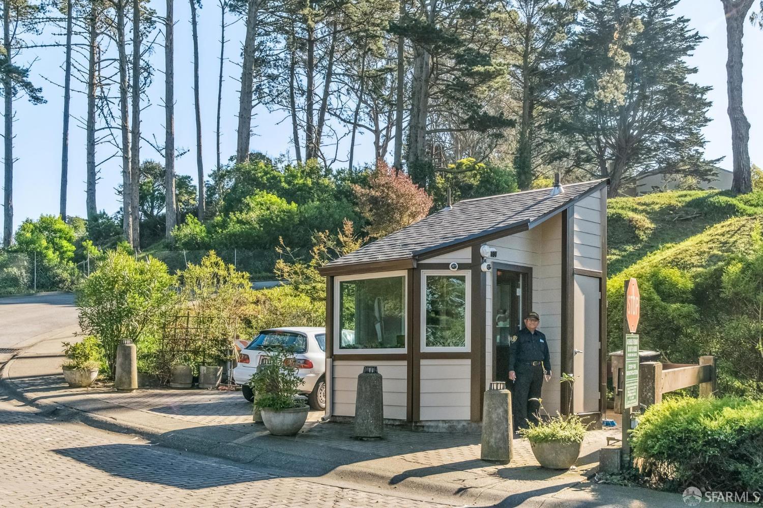 235 N Lake Merced Hills