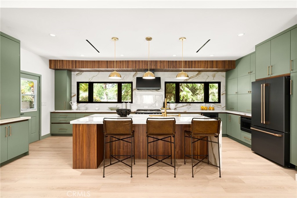 3221 Country Club Drive