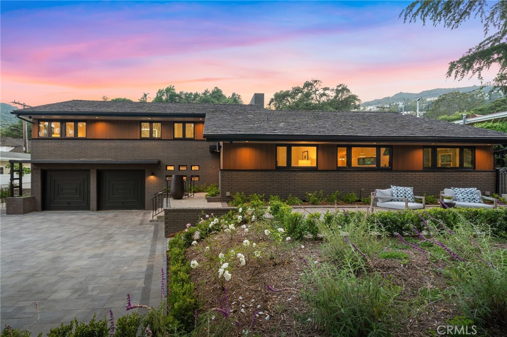 3221 Country Club Drive