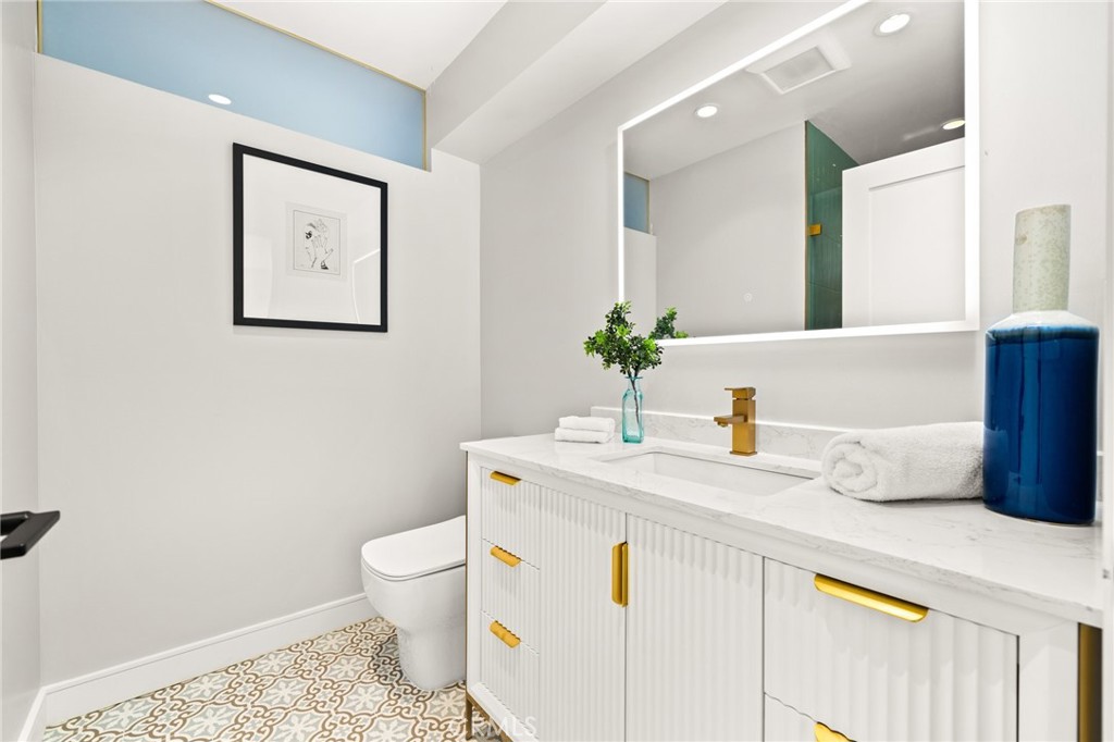 3221 Country Club Drive