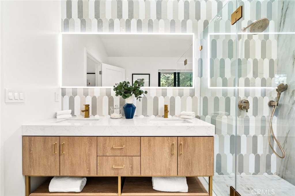 3221 Country Club Drive