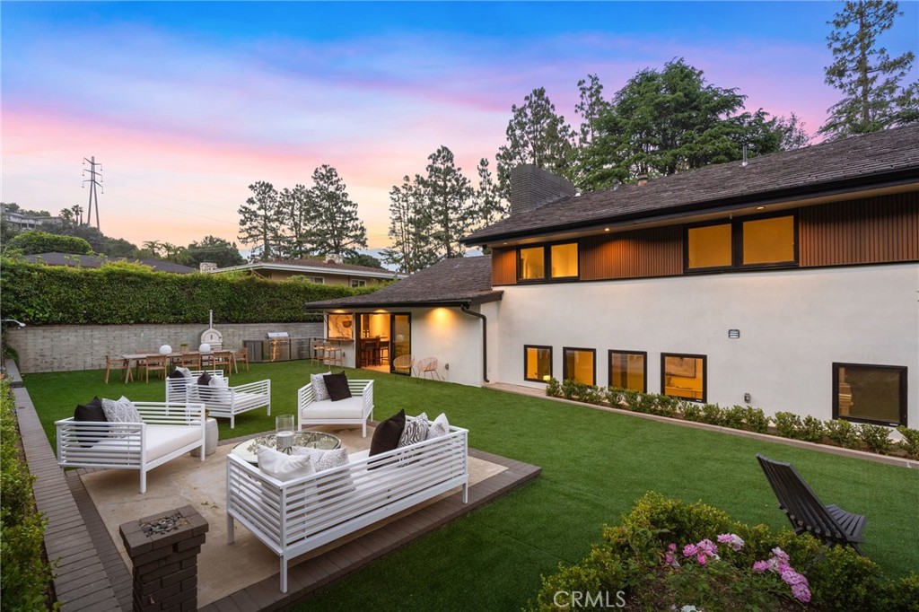 3221 Country Club Drive