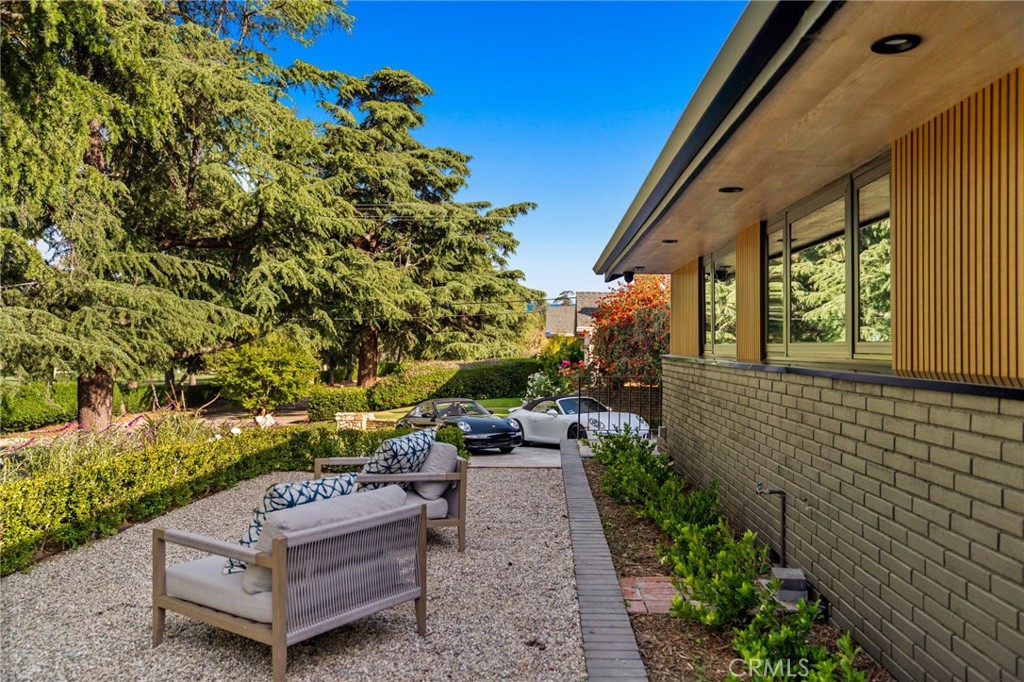 3221 Country Club Drive