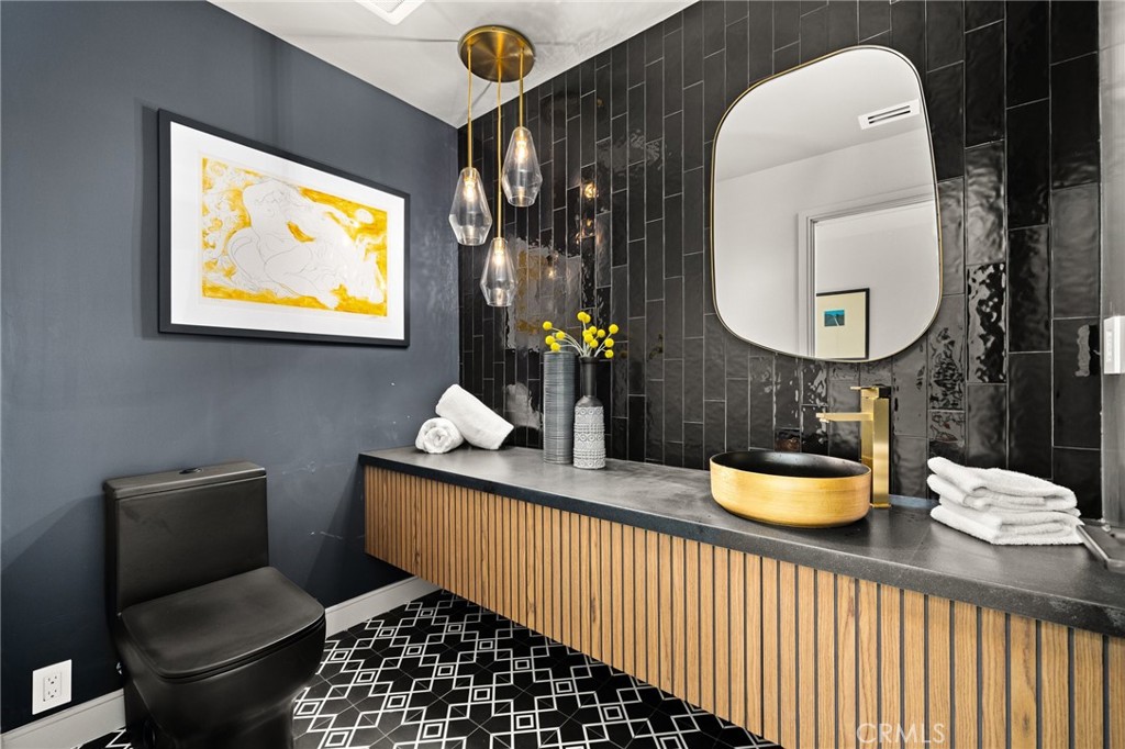 3221 Country Club Drive