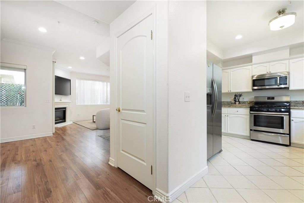 2716 Honolulu Avenue 103