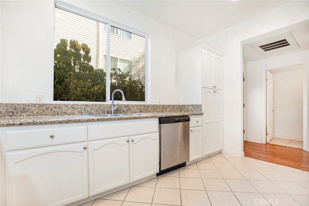 2716 Honolulu Avenue 103