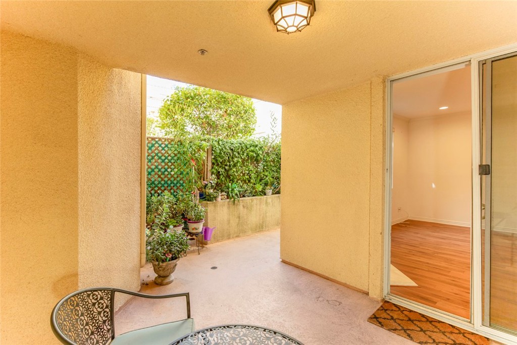 2716 Honolulu Avenue 103