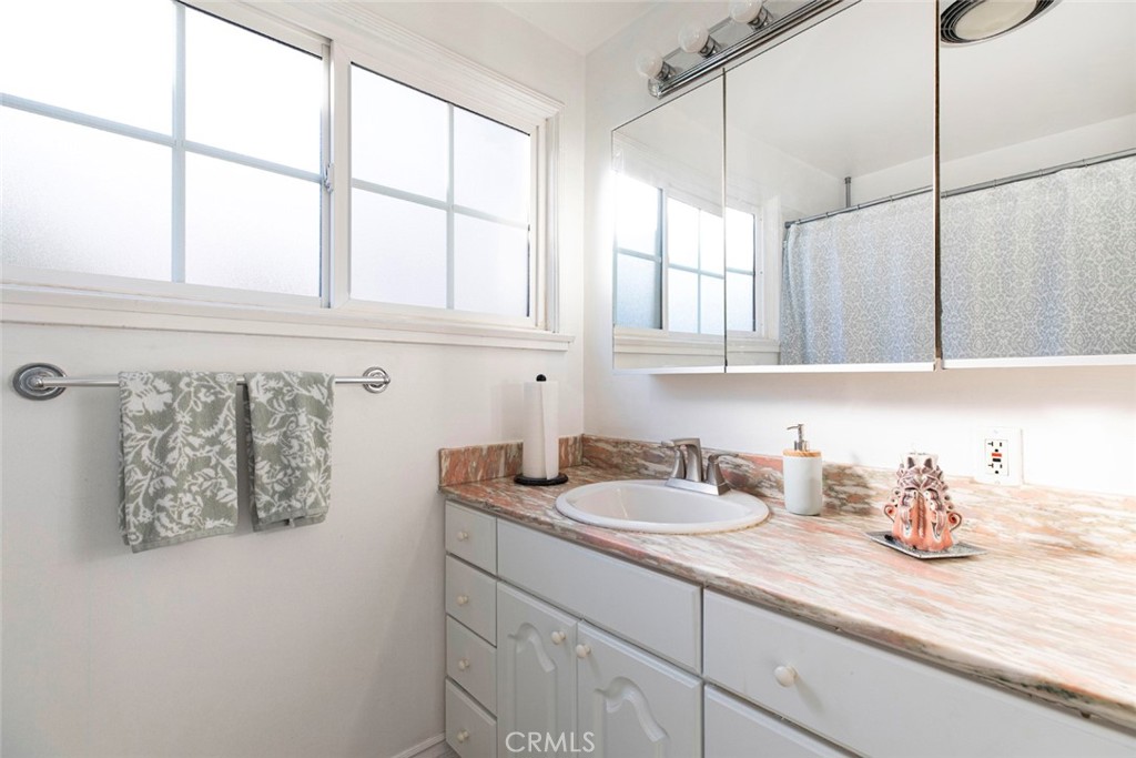 812 814 E Doran Street