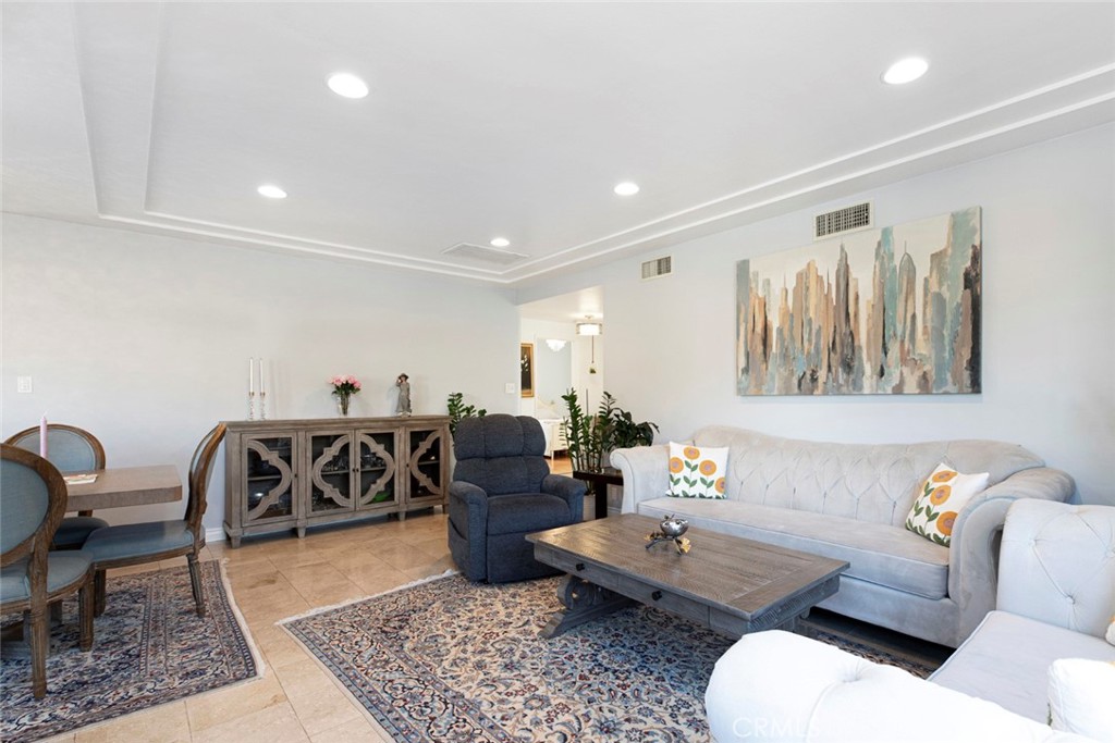 812 814 E Doran Street