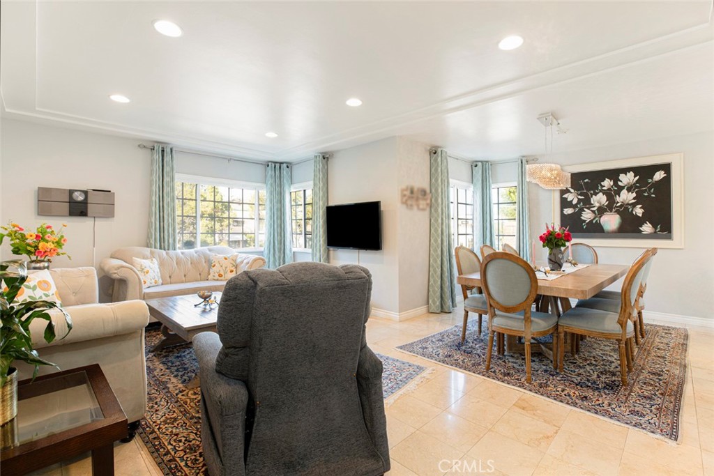 812 814 E Doran Street