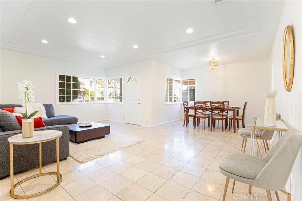 812 814 E Doran Street