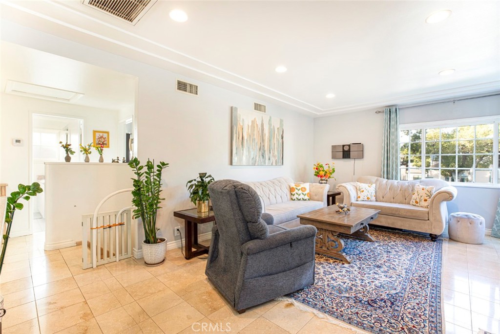 812 814 E Doran Street