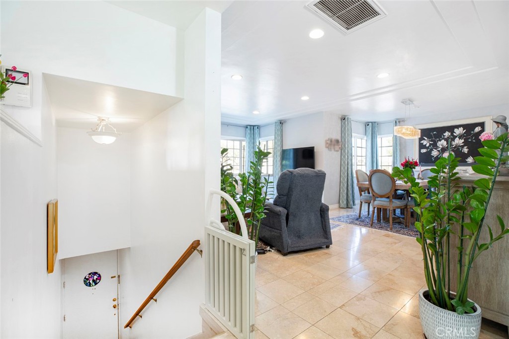 812 814 E Doran Street