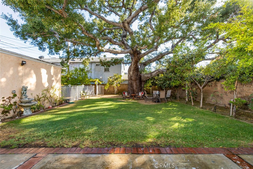 812 814 E Doran Street