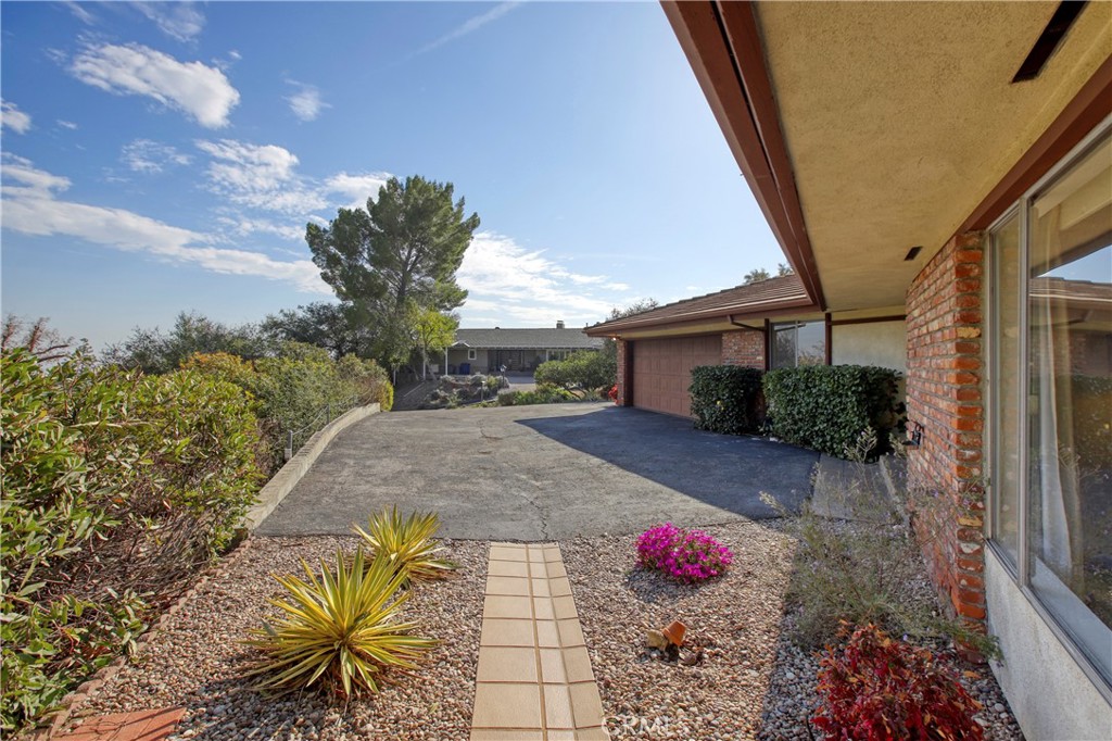 5366 Vista Lejana Lane