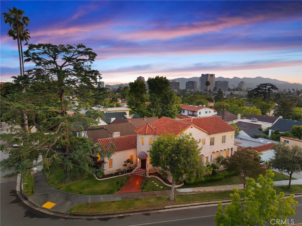 1161 N Everett Street