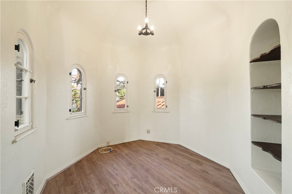 1161 N Everett Street