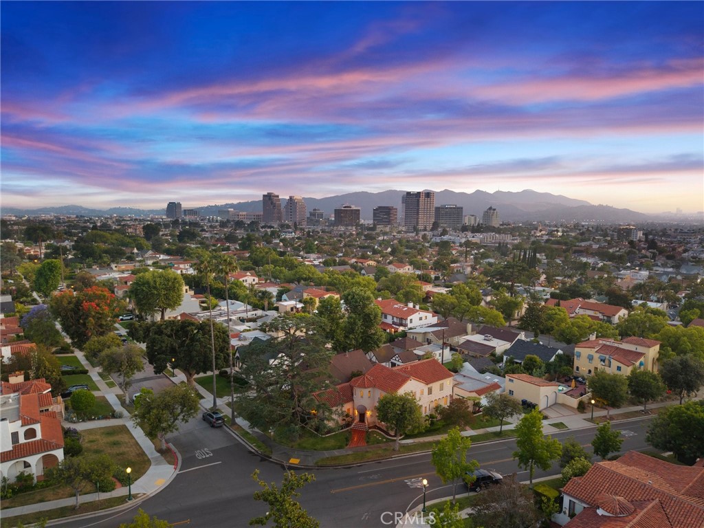 1161 N Everett Street