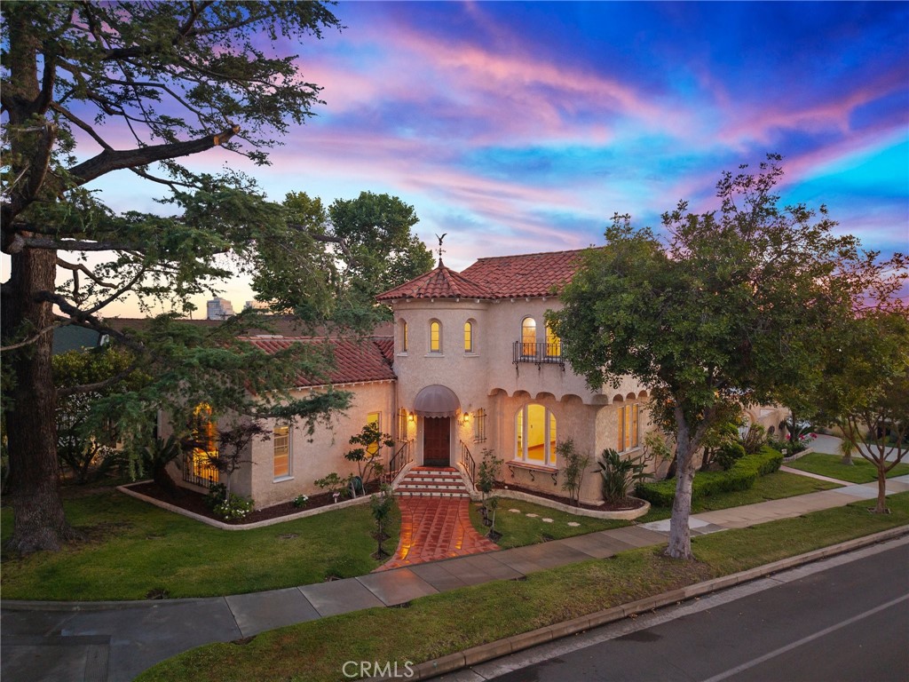 1161 N Everett Street